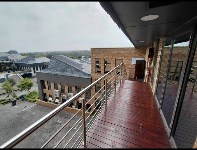 121M² OFFICE TO LET IN HURLINGHAM